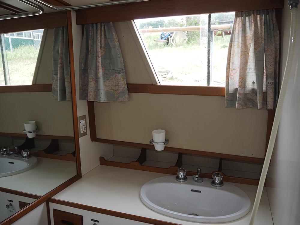 Aft cabin, Accommodation